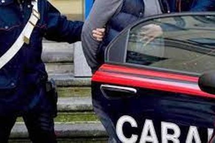 Carabinieri arrestano 33enne dopo un lungo inseguimento prima in auto e poi a piedi