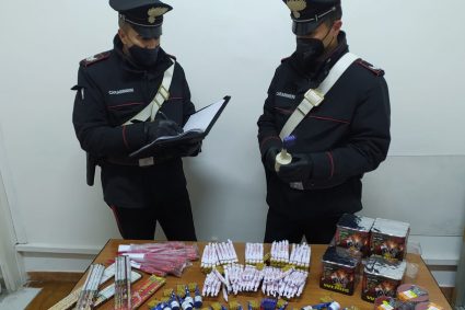 Contrasto ai botti illegali. Carabinieri arrestano 73enne incensurato. Nel furgone rinvenuti 300 ordigni pirotecnici