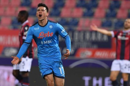 Super Lozano, il Napoli torna da Bologna con i tre punti