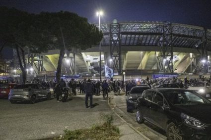 Stadio “Diego Armando Maradona”, 5 euro per parcheggiare. Carabinieri arrestano parcheggiatore abusivo per tentata estorsione