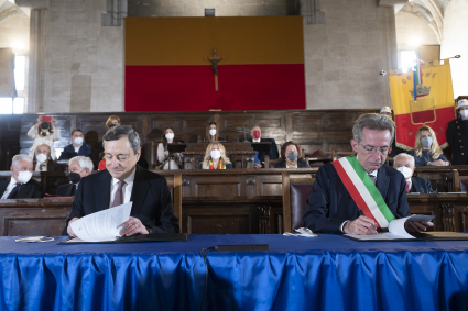 Draghi firma il Patto per Napoli