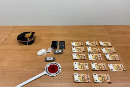 Marcianise. Trovato in possesso di due panetti di hashish, cocaina e soldi. Carabinieri arrestano 28enne