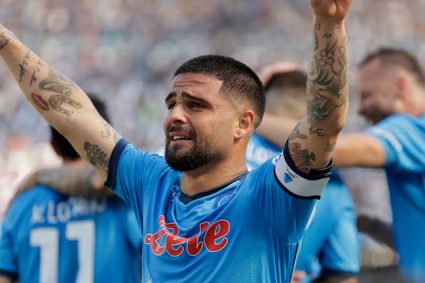 Il Napoli batte il Genoa 3-0, Insigne segna e saluta il suo popolo