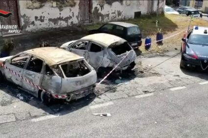 Incendia quattro auto senza motivo. Carabinieri arrestano piromane