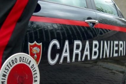 Droga e armi nel trolley. 36enne arrestata dai Carabinieri