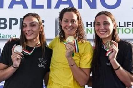 Nuoto, gemelle Cesarano show ai campionati italiani: Antonella oro e Noemi argento nella 400 metri stile libero