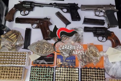 Irruzione dei Carabinieri, trovate armi e munizioni in casa di un 28enne