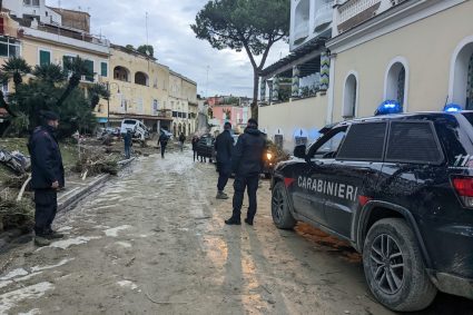 Carabinieri e anti-sciacallaggio. Denunciato 53enne trovato in auto rubata nei luoghi della tragedia