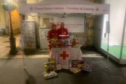 Caserta, grande affluenza alla raccolta giocattoli organizzata dalla Croce Rossa