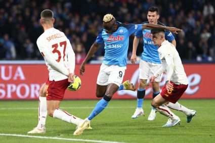 Il Napoli è inarrestabile, battuta anche la Roma: 2-1 al Maradona