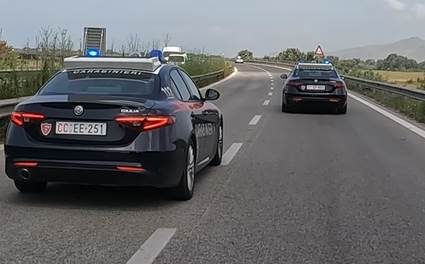 Cancello ed Arnone. Rientrati illegalmente in Italia: arrestati due albanesi su un’auto rubata