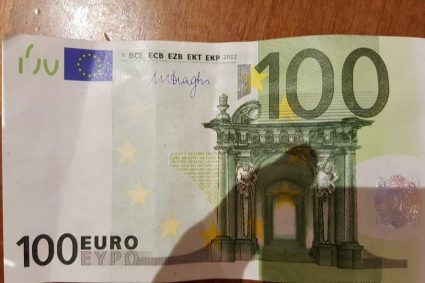 Spaccio di banconote false da 100 euro nella Valle Telesina. In due finiscono ai domiciliari